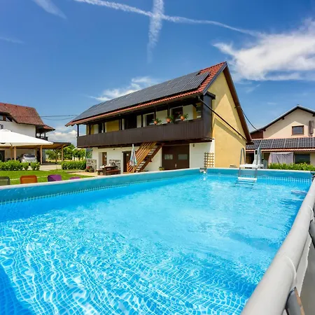 Dom wakacyjny Merry's House W/ Pool & Sauna - Happy Gradac