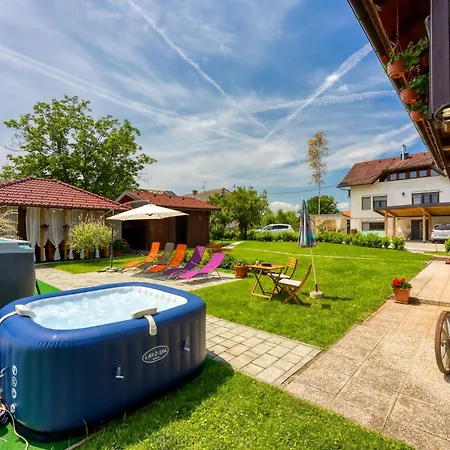 Dom wakacyjny Merry's House W/ Pool & Sauna - Happy