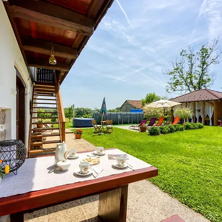 Dom wakacyjny Merry's House W/ Pool & Sauna - Happy
