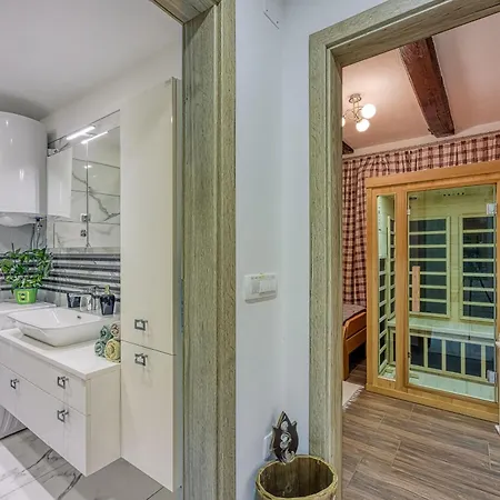 Merry's And Relax House - Happy