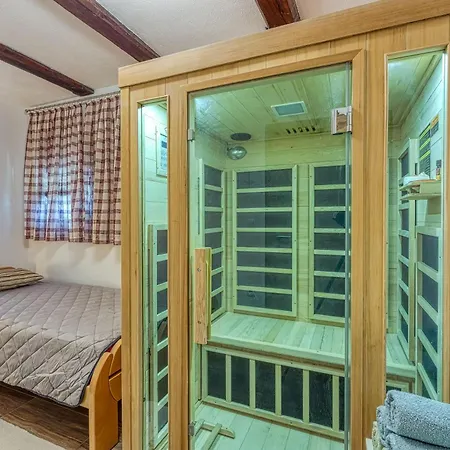 Dom wakacyjny Merry's House W/ Pool & Sauna - Happy Gradac