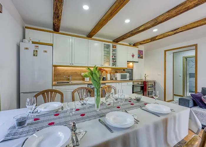 Merry's & Relax House - Happy